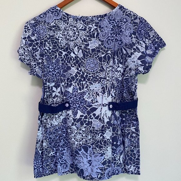 SOLD Patterned Barco Scrub Top - Picture 4 of 5